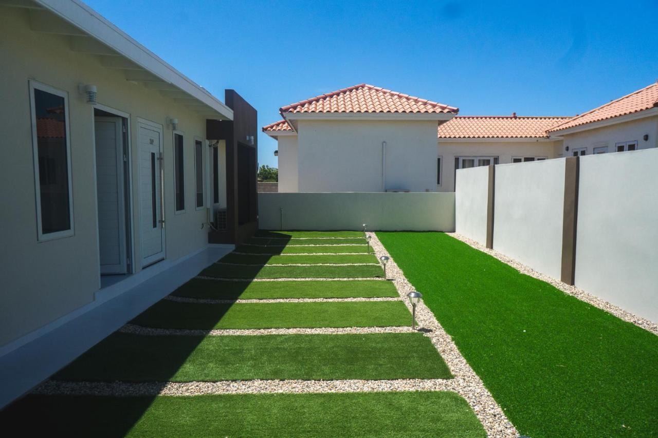 Pavia'S Centerpoint Oasis Apartment Oranjestad Exterior photo